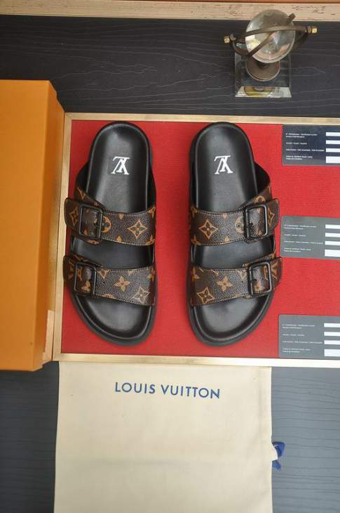 Picture of Louis Vuitton Slippers _SKULVsz38-45hnq1001870